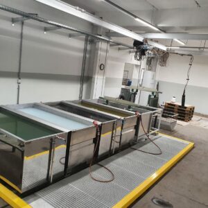 Entlackungsbecken 2500 Entlackung von Industrieteilen